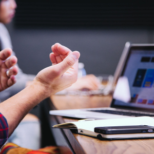 Sora 下载量骤降 45%！OpenAI 的先手优势正面临挑战？